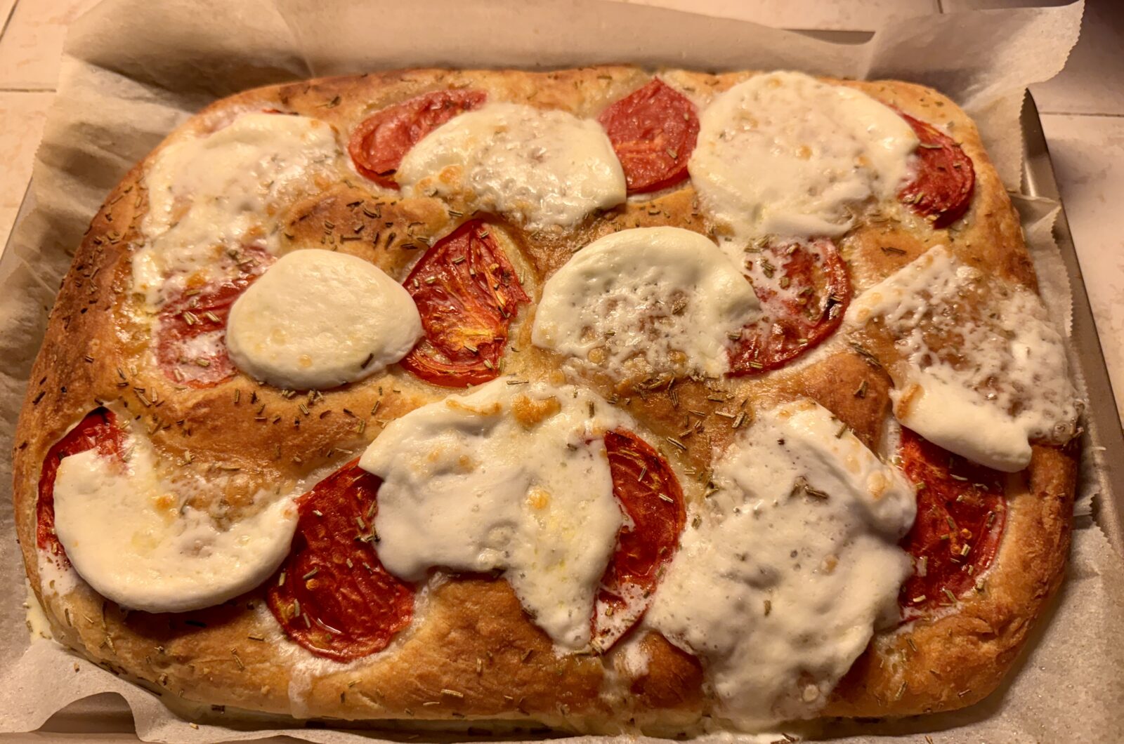 Focaccia tomates et mozzarella