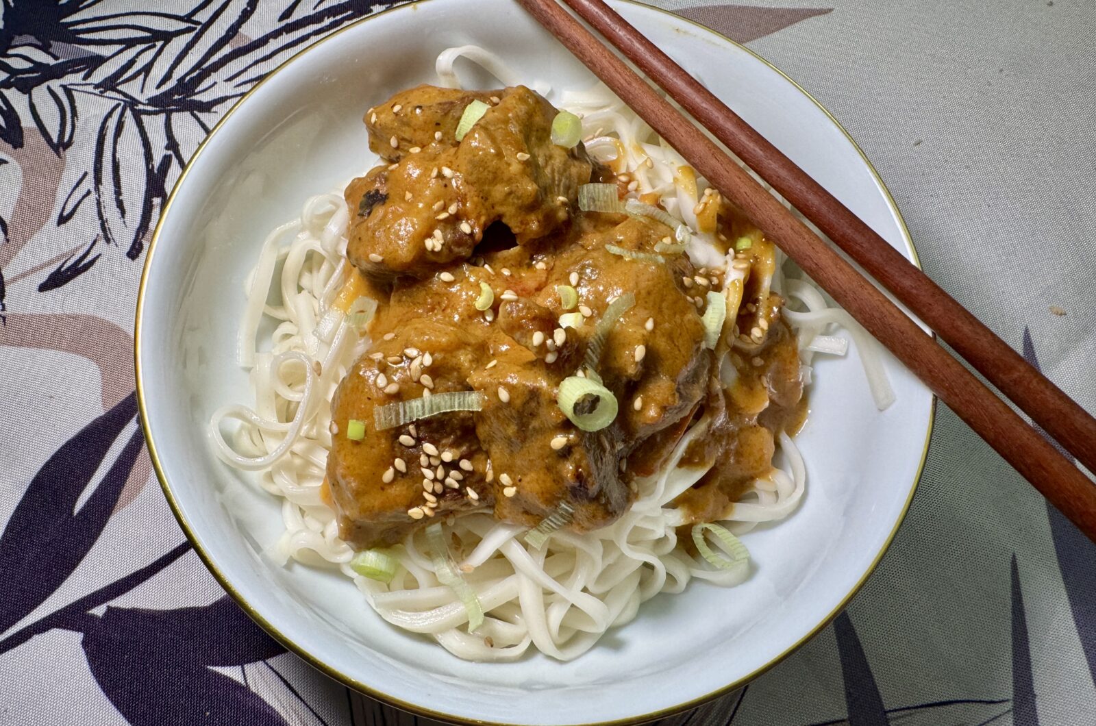 Boeuf au saté et nouilles udon