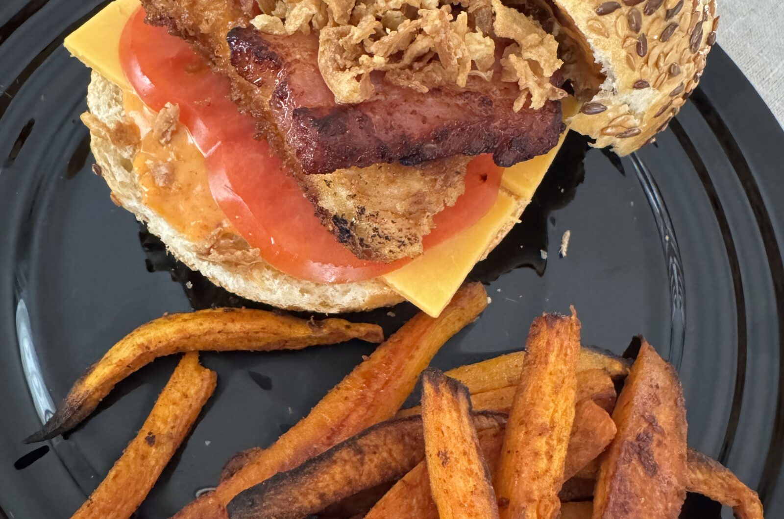 Burger au poulet pané sauce spicy mayo