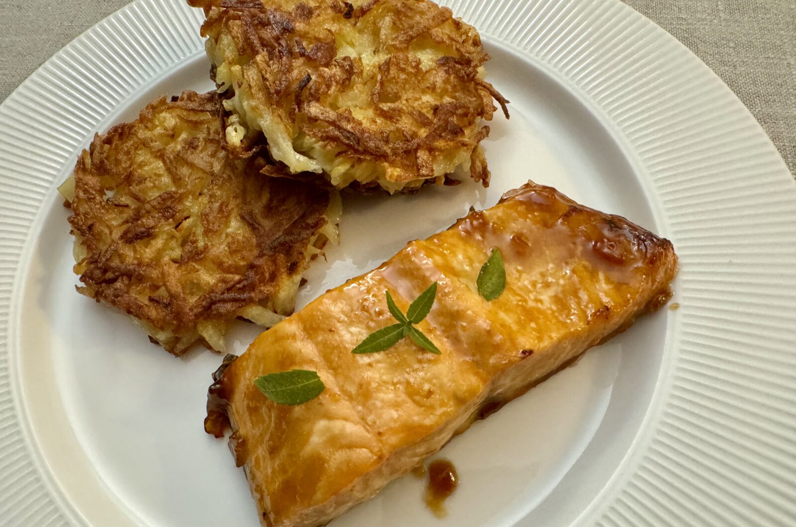 Saumon grillé à l’orange et galettes de pomme de terre