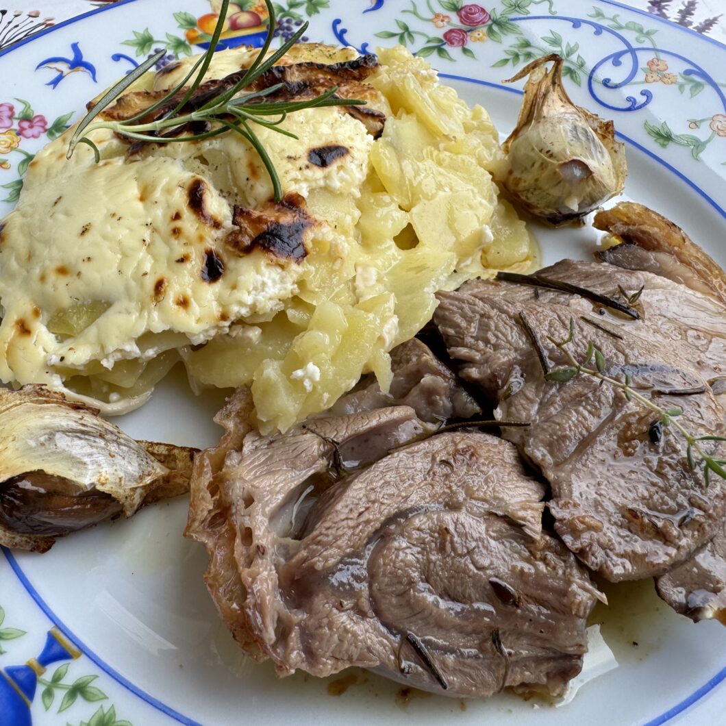 Souris d'agneau et gratin au camembert