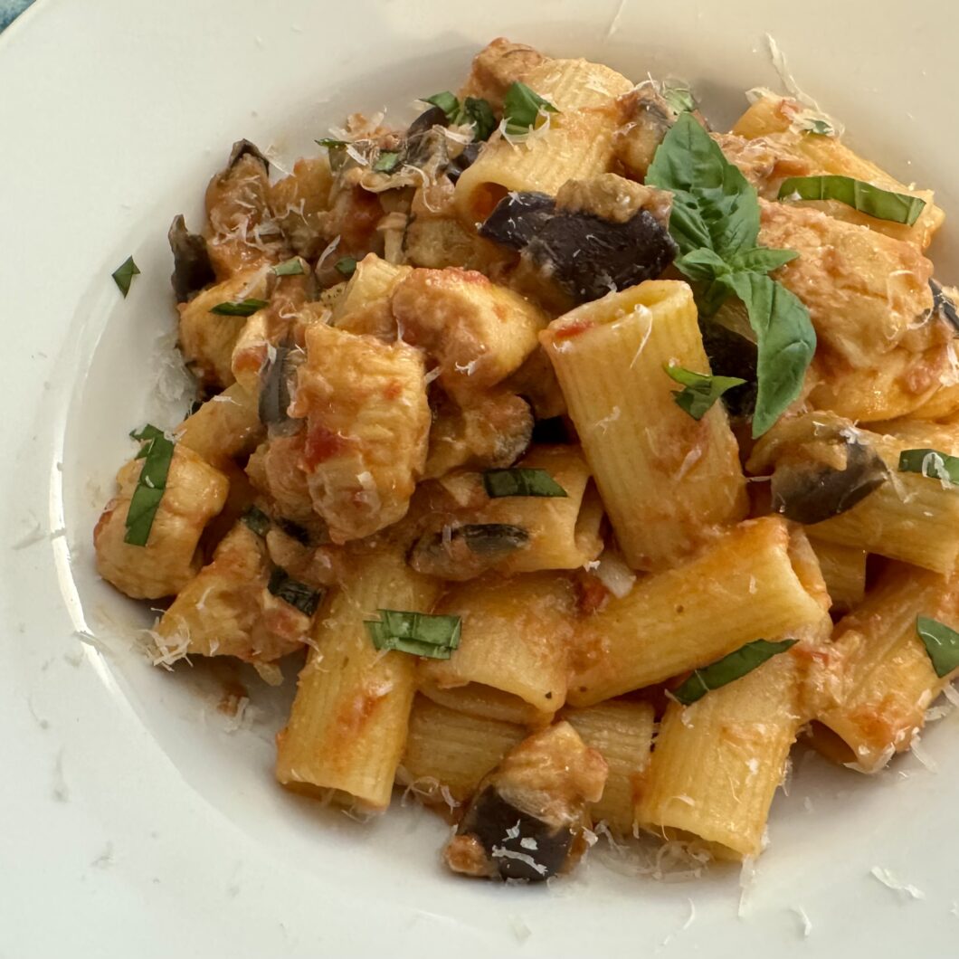 Rigatoni au poulet et aubergines