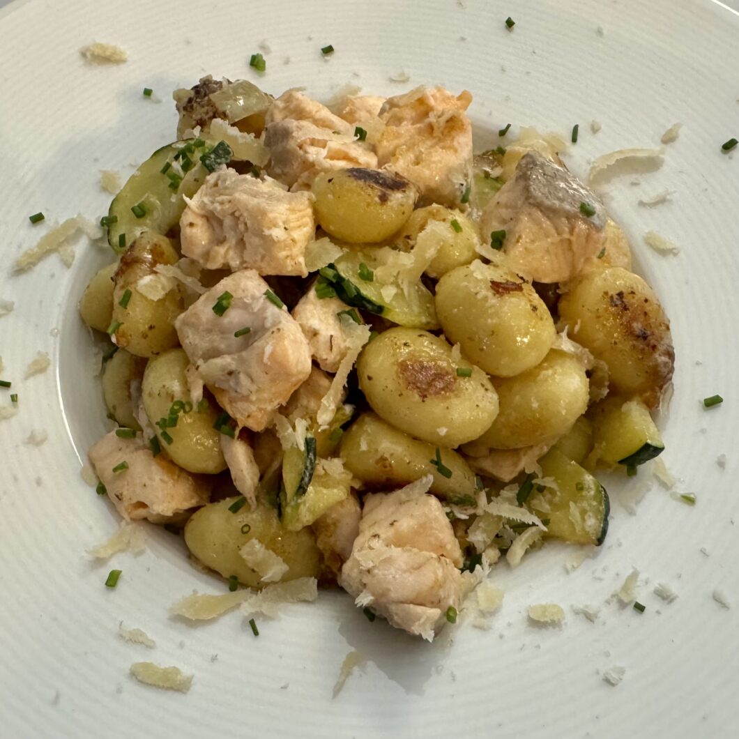 Gnocchis croustillants au saumon et courgettes