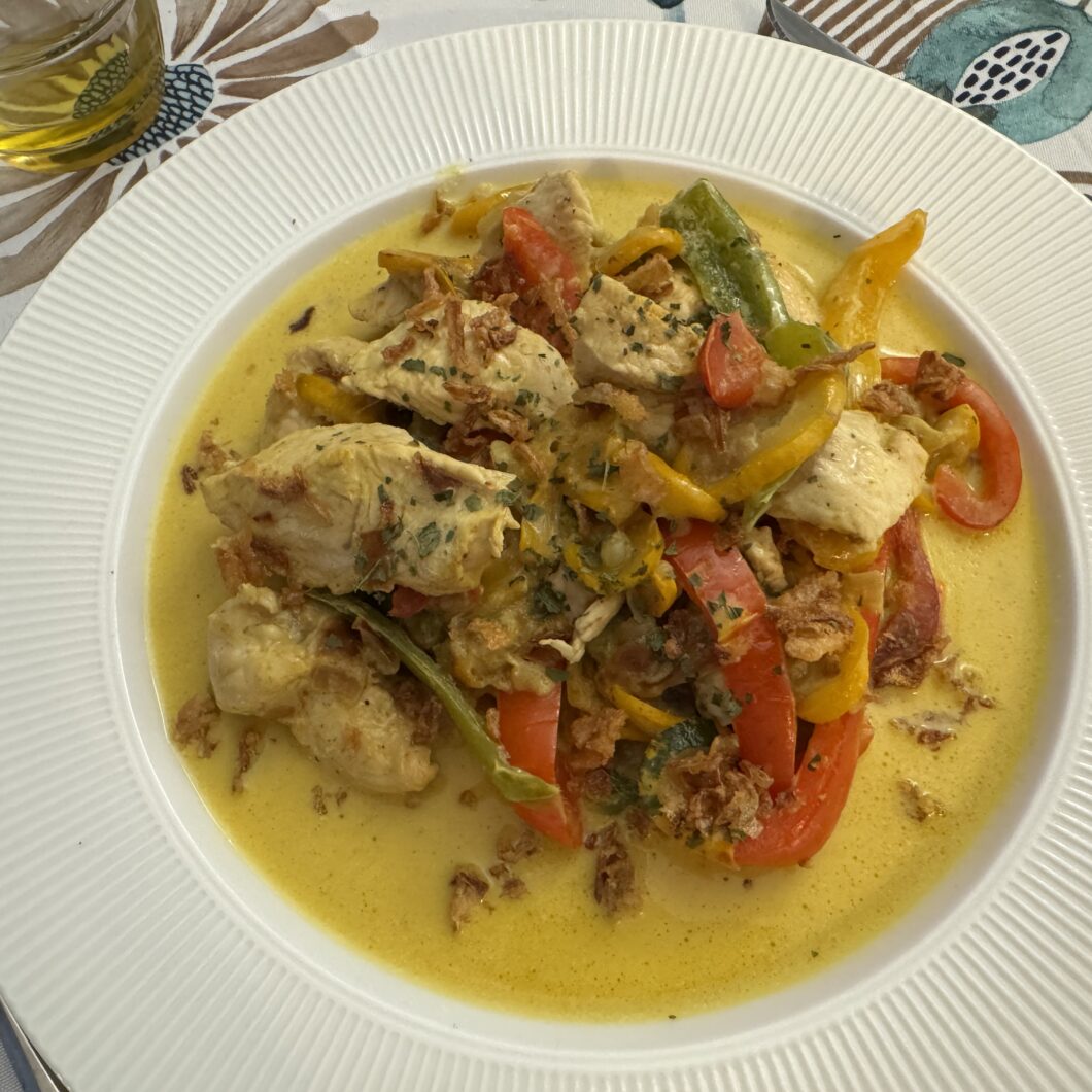 Dinde aux poivrons et courgettes à la crème curry