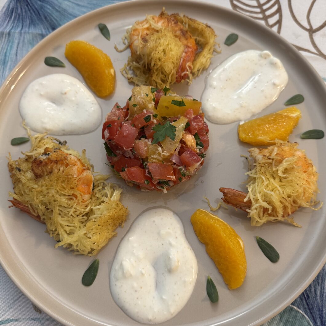 Gambas croustillantes au cumin, crème de mascarpone coco et tartare de tomates